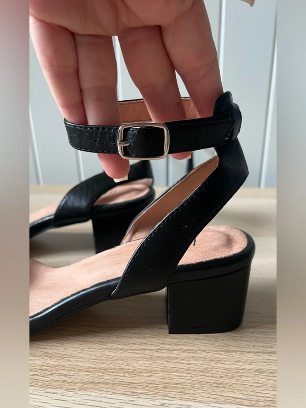 J Jill Black Leather Sandals Ankle Strap Low Heel Minimalist Size 9 New
